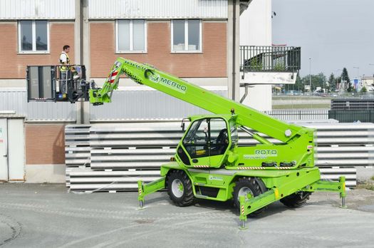 Поворотные телескопические погрузчики Merlo Roto 40.26 MCSS 90011