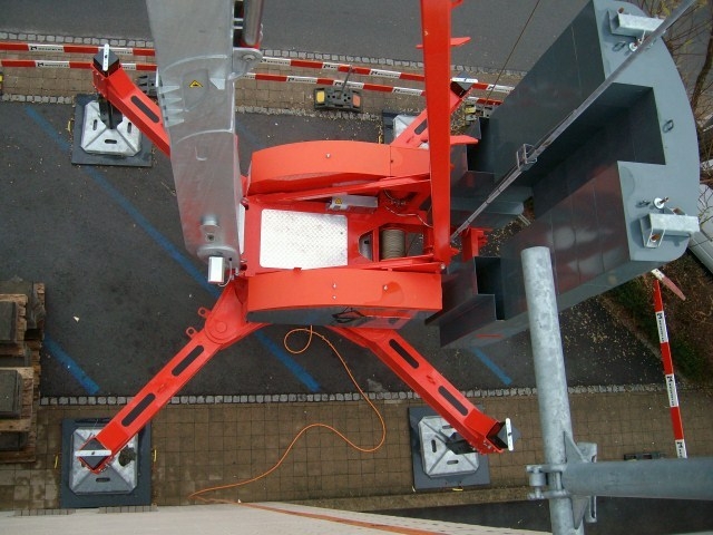 Башенный кран с крюковой обоймой, поворачиваемой снизу FM-Gru 1035 RBI 26169