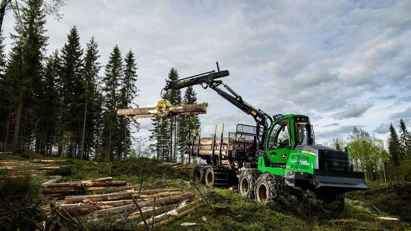 Трактор со свободным пространством между осями для подвески с/х машин John Deere 1510 G 25835