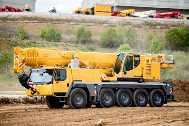 Мобильный кран повышенной проходимости Liebherr LTM 1100-5.2 27200