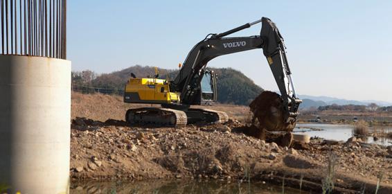 Гусеничные экскаваторы Volvo EC300DNL 35970
