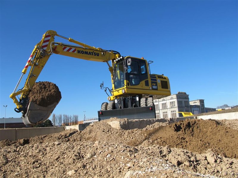 Мобильные экскаваторы Komatsu PW180-10 40016