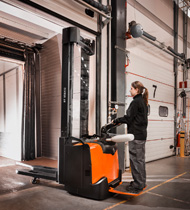 Эл. высокоподъемная поводковая тележка BT SPE 160 L 20686