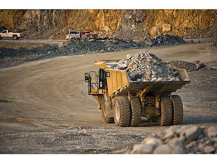 Карьерные самосвалы Caterpillar 775G 3678
