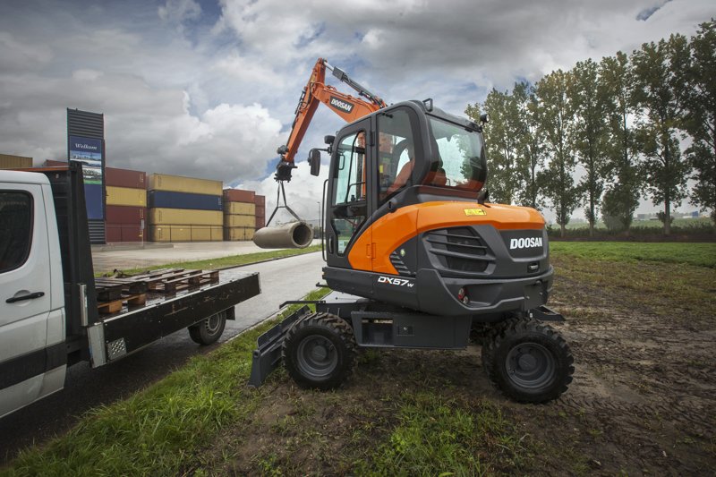 Мобильные экскаваторы Doosan DX57W 8273