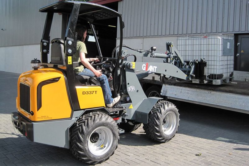 Колесные погрузчики Giant D 337 T 9937