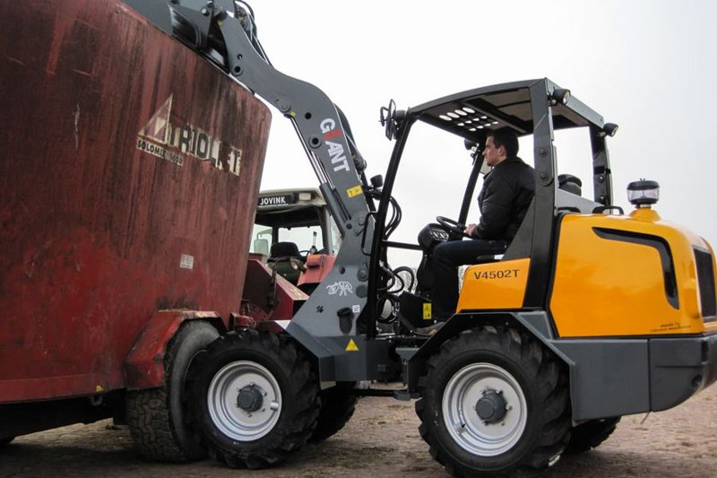 Колесные погрузчики Giant V 4502 T 9972