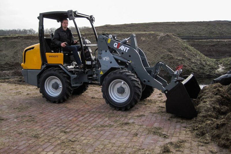 Колесные погрузчики Giant V 4502 T 9973
