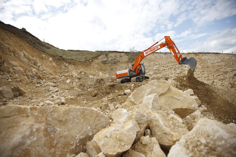 Гусеничные экскаваторы Hitachi ZX 210 LC-3 3387
