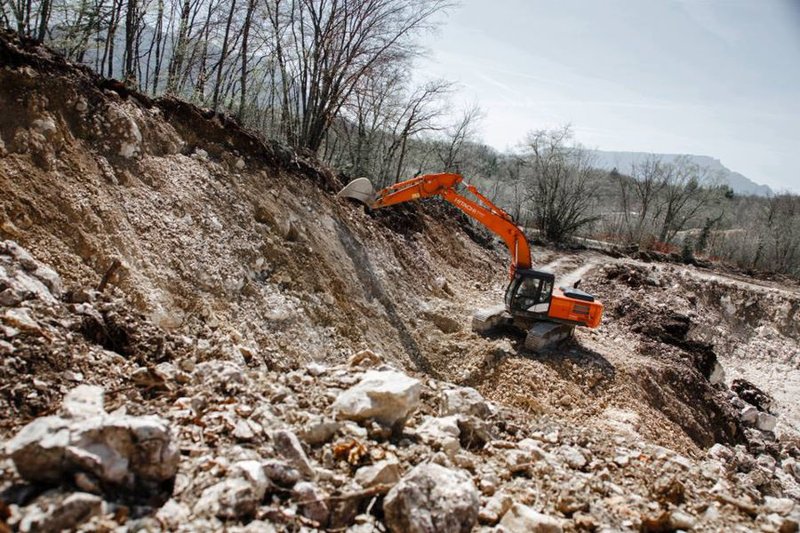 Гусеничные экскаваторы Hitachi ZX 290 LC-5 3406