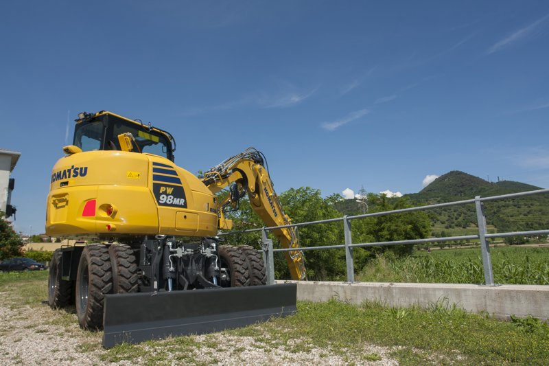 Мобильные экскаваторы Komatsu PW98MR-10 8333