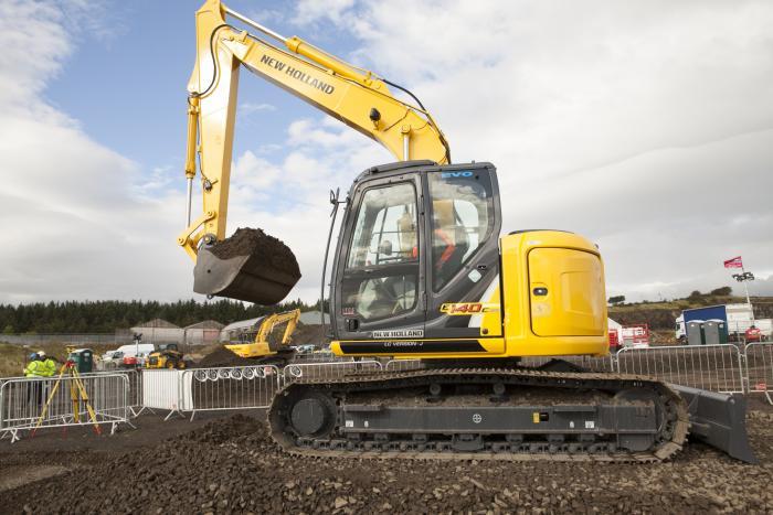 Гусеничные экскаваторы New Holland E140C SR LC 5802