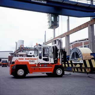 Фронтальный погрузчик Дизельный SVETRUCK 12120-35 23306