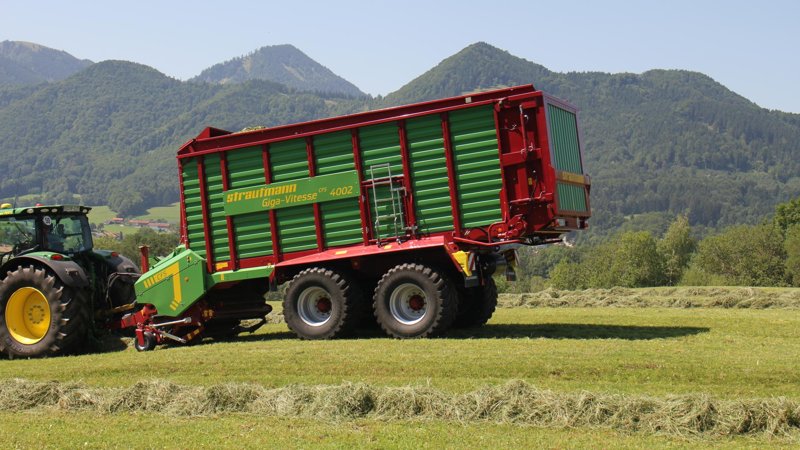 Силосный прицеп и самозагружающийся автофургон Strautmann Giga-Vitesse CFS 4002 83036