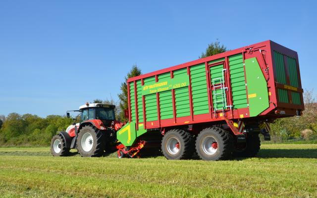 Силосный прицеп и самозагружающийся автофургон Strautmann Tera-Vitesse CFS 4601 DO 83041