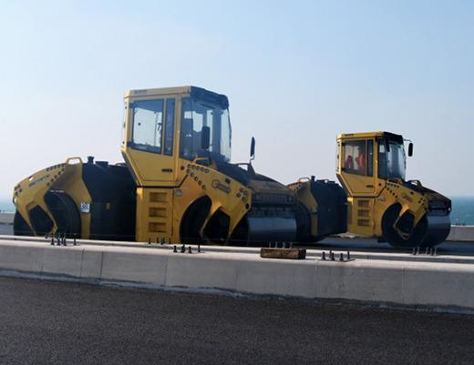Тандемные  дорожные виброкатки Bomag BW 203 AD-4 65100