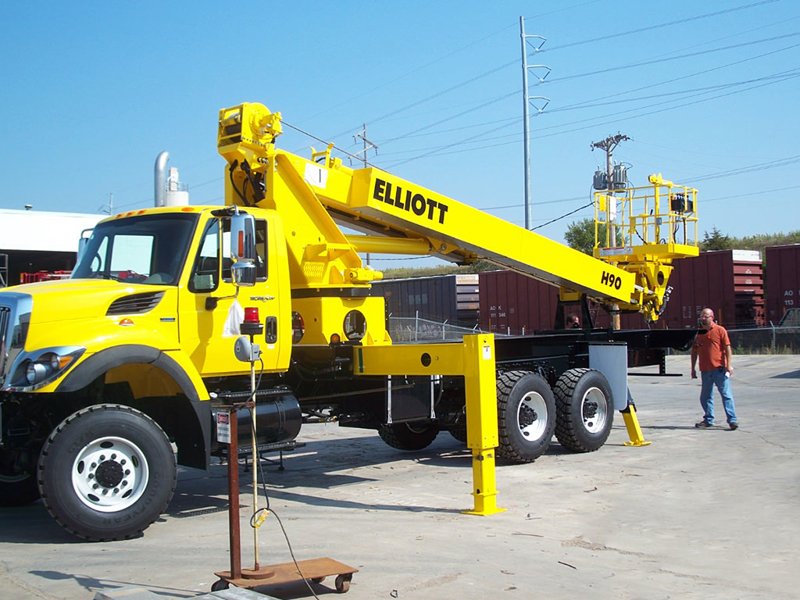 Телескопическая автовышка Elliott Equipment H90F HiReach 63665