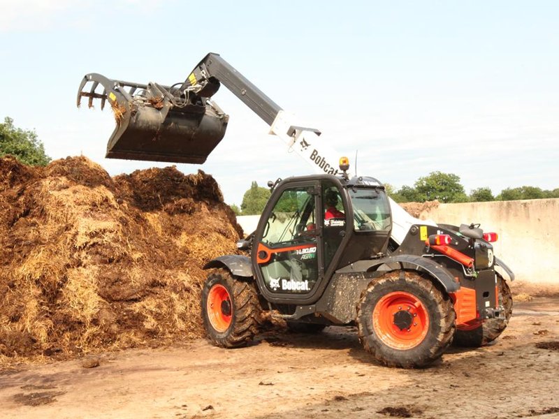 Телескопические погрузчики неподвижные Bobcat TL30.60 AGRI Low Cab 100 IV 55215