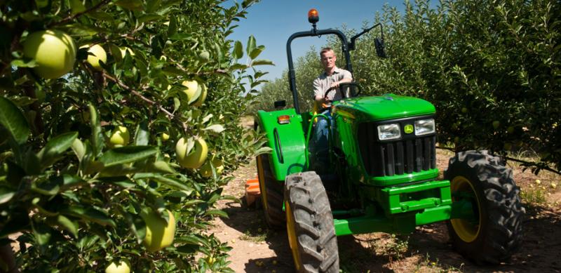 Тракторы с 4-х осевым John Deere 5075E 83859