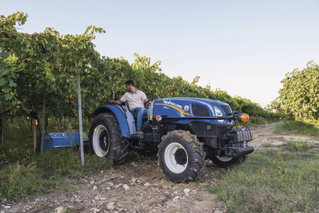 Тракторы с 4-х осевым New Holland TD4.90 F 47915