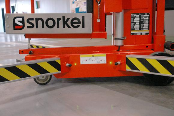 Вертикальная платформа на колесах Snorkel UL25 61828